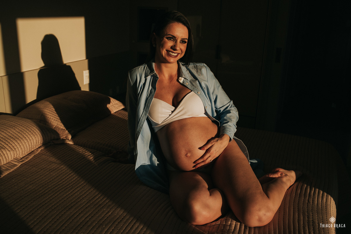 ensaio gestante em casa Florianópolis - SC. Giovana + Celso + Bia. 