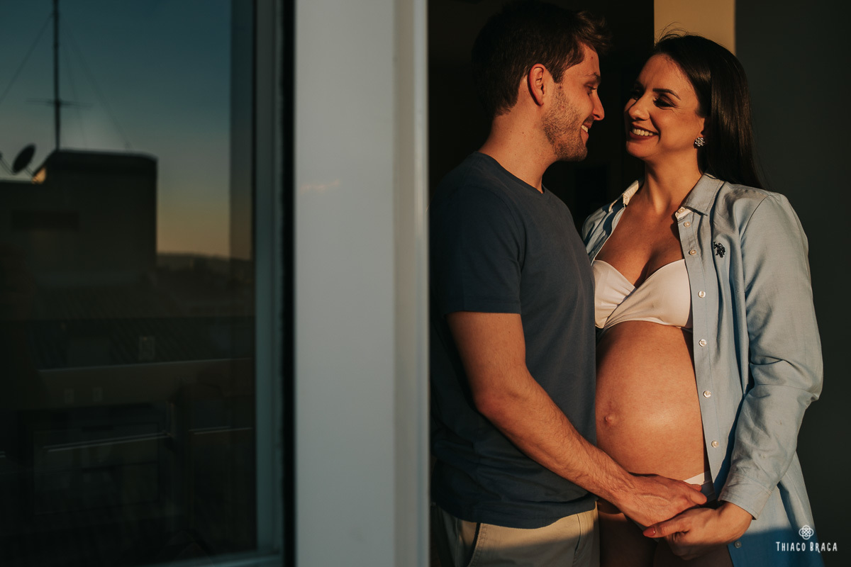 ensaio gestante em casa Florianópolis - SC. Giovana + Celso + Bia. 