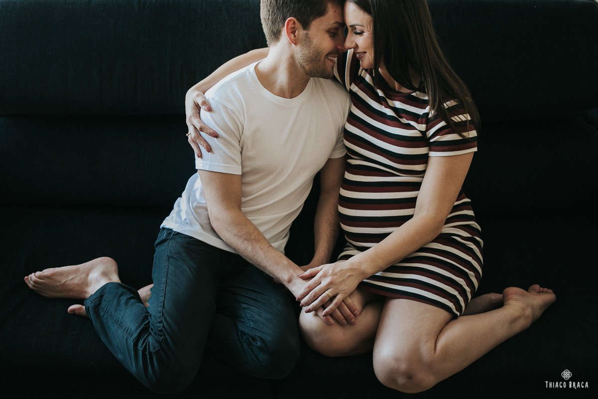ensaio gestante em casa Florianópolis - SC. Giovana + Celso + Bia. 