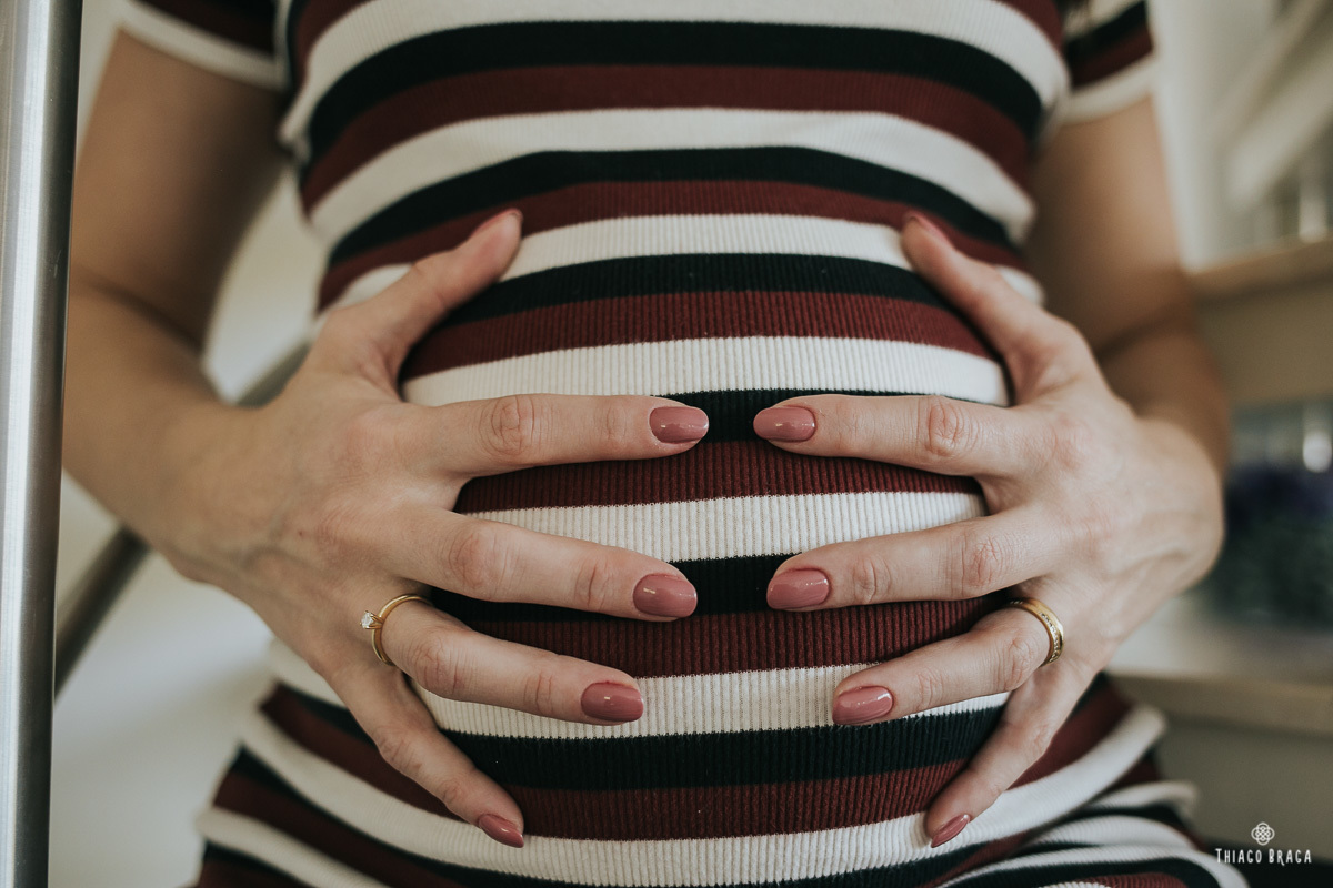ensaio gestante em casa Florianópolis - SC. Giovana + Celso + Bia. 
