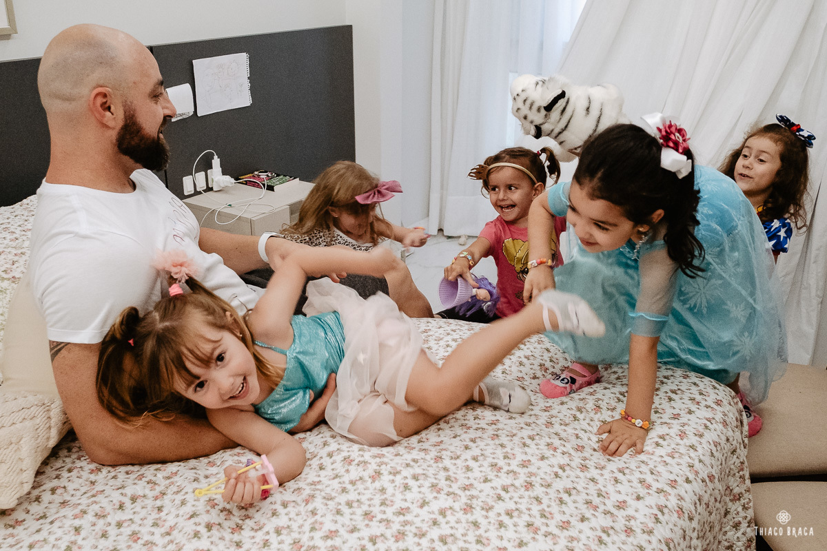 fotografia documental de familia. Aniversário em casa. Florianópolis/SC