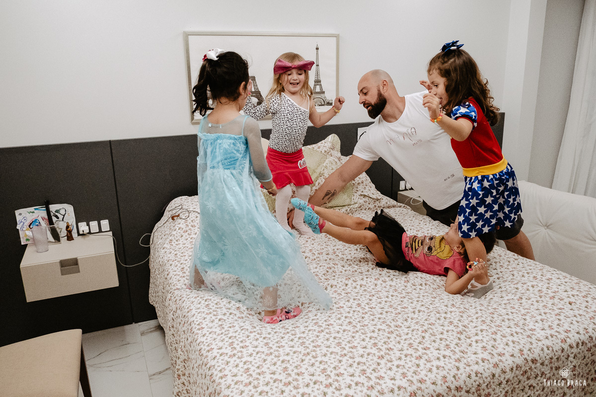 fotografia documental de familia. Aniversário em casa. Florianópolis/SC