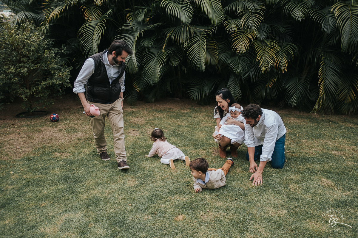 Fotografia documental de família. Batismo da Rafael, na Lagoa da Conceição, em Florianópoilis/Sc. Família Silvestre Figueiredo. 