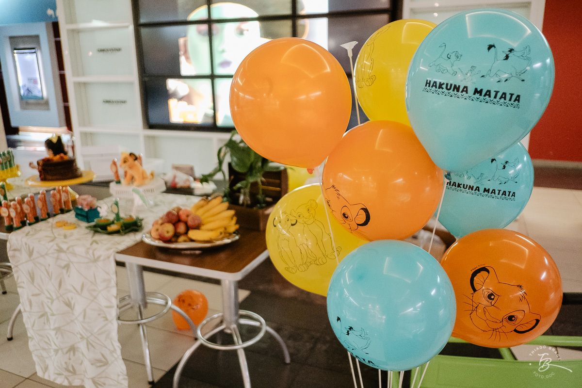 Fotografia documental de aniversario infantil. Um dia no cinema. Aniversário no cinesystem no shoping iguatemi em Florianopolis. 6 anos da Luisa. Familia Basso Guiyotoku.