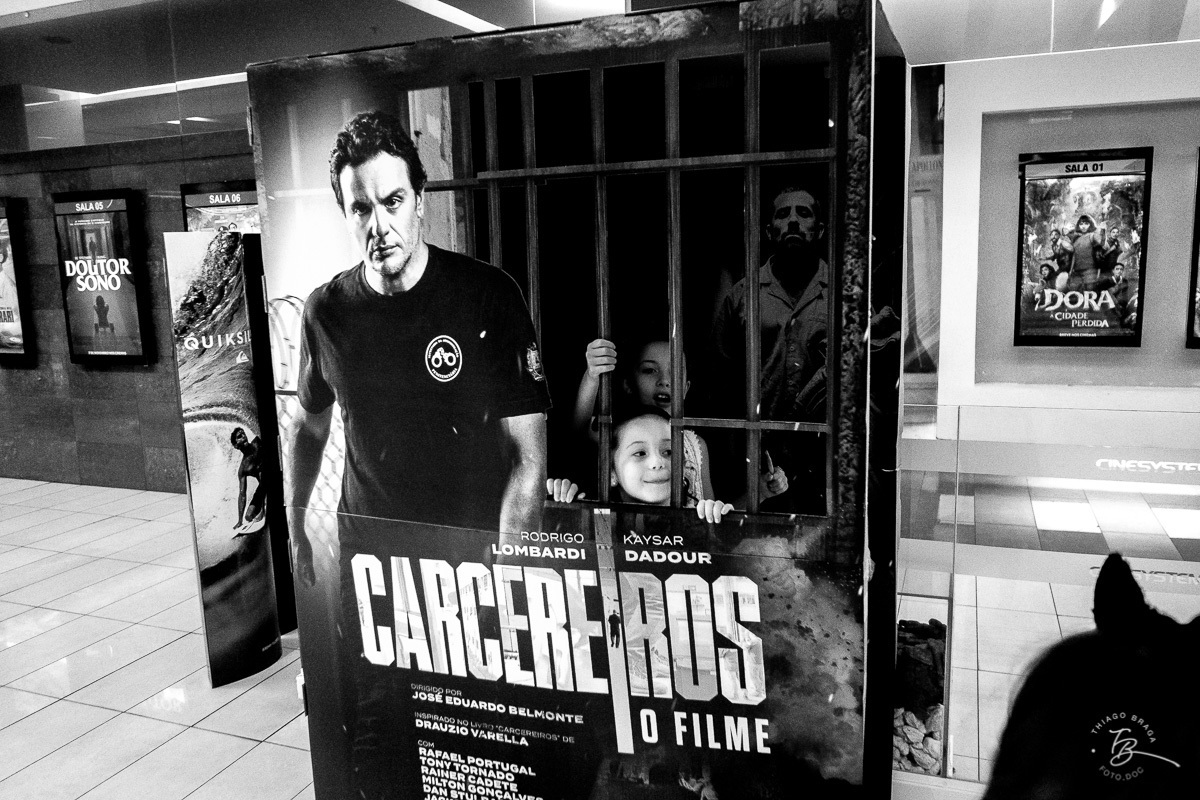 Fotografia documental de aniversario infantil. Um dia no cinema. Aniversário no cinesystem no shoping iguatemi em Florianopolis. 6 anos da Luisa. Familia Basso Guiyotoku.