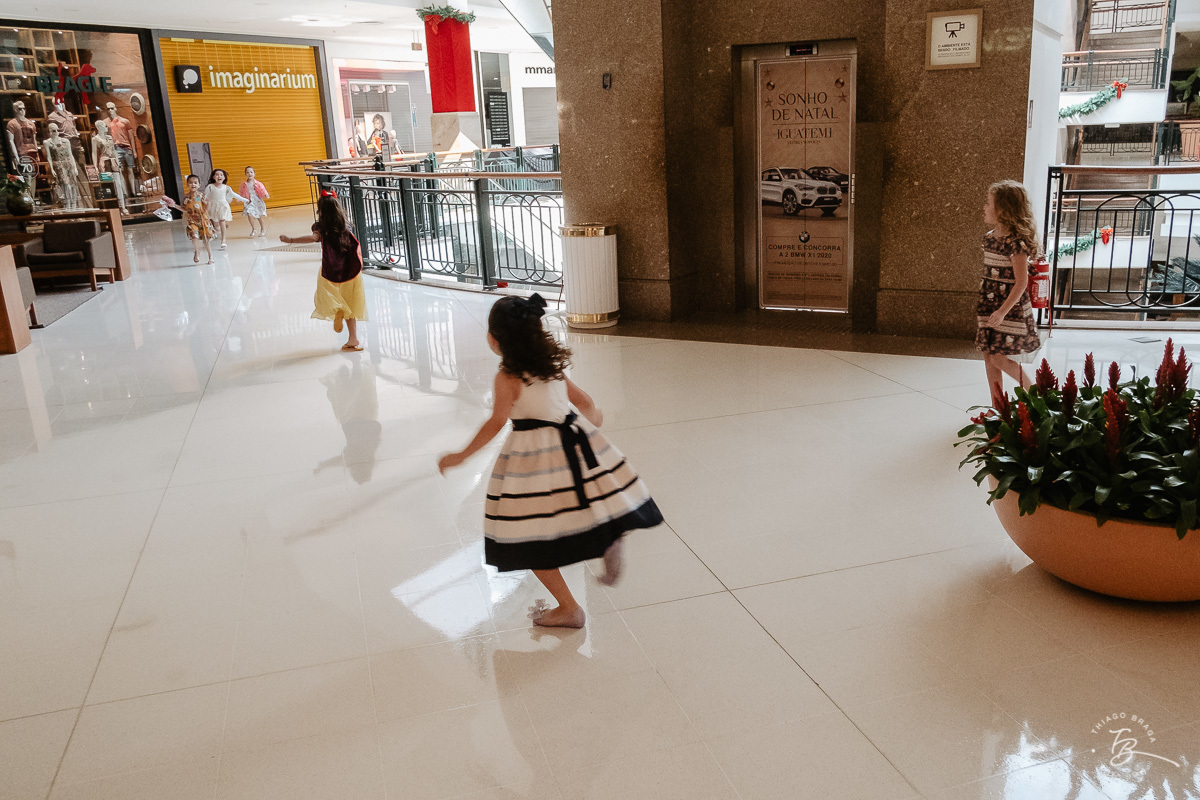 Fotografia documental de aniversario infantil. Um dia no cinema. Aniversário no cinesystem no shoping iguatemi em Florianopolis. 6 anos da Luisa. Familia Basso Guiyotoku.
