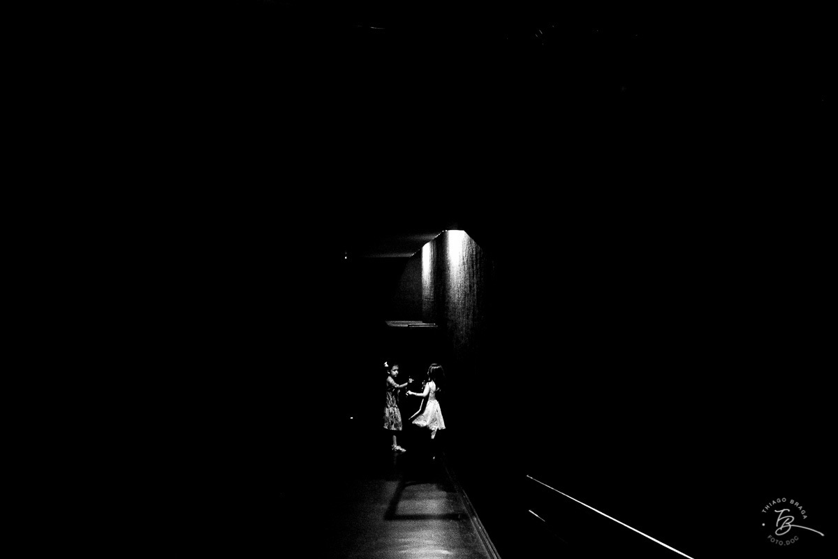 Fotografia documental de aniversario infantil. Um dia no cinema. Aniversário no cinemark no shoping iguatemi em Florianopolis. 6 anos da Luisa. Familia Basso Guiyotoku.