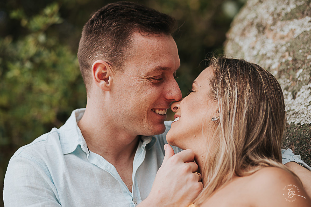 Ensaio pré casamento em com nascer do Sol em Governador Celso Ramos, Tais e guilherme