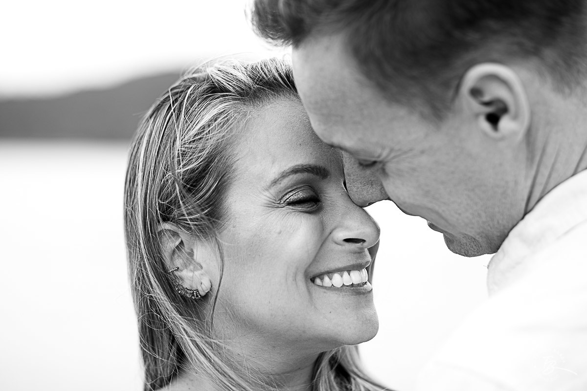 Ensaio pré casamento em com nascer do Sol em Governador Celso Ramos, Tais e guilherme