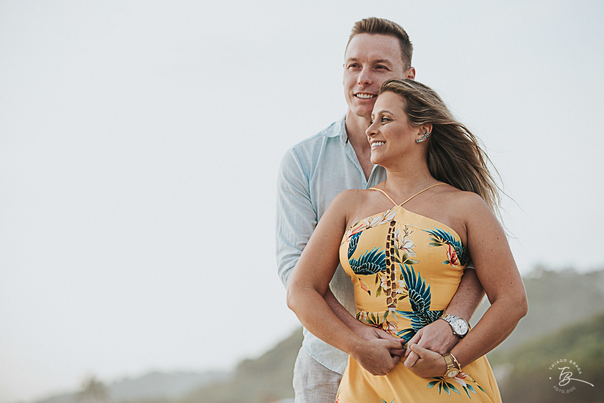 Ensaio pré casamento em com nascer do Sol em Governador Celso Ramos, Tais e guilherme. 