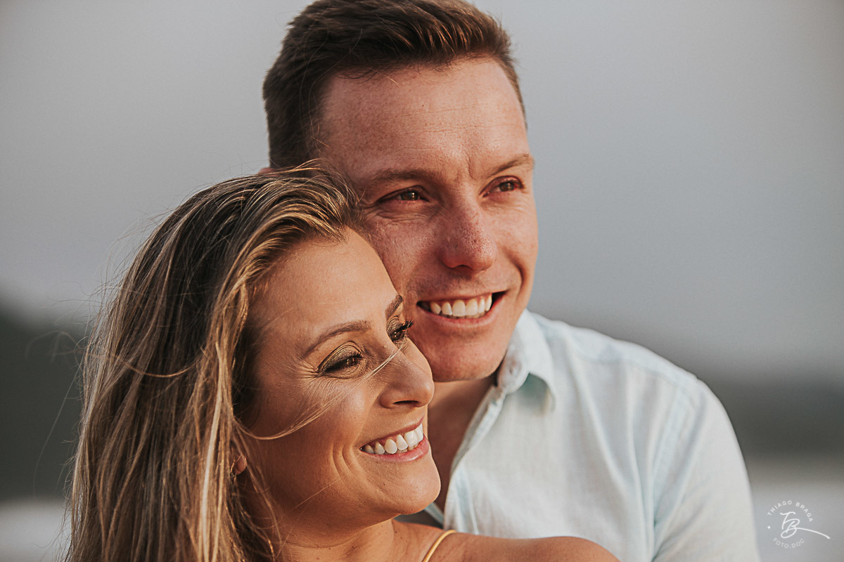 Ensaio pré casamento em com nascer do Sol em Governador Celso Ramos, Tais e guilherme. 