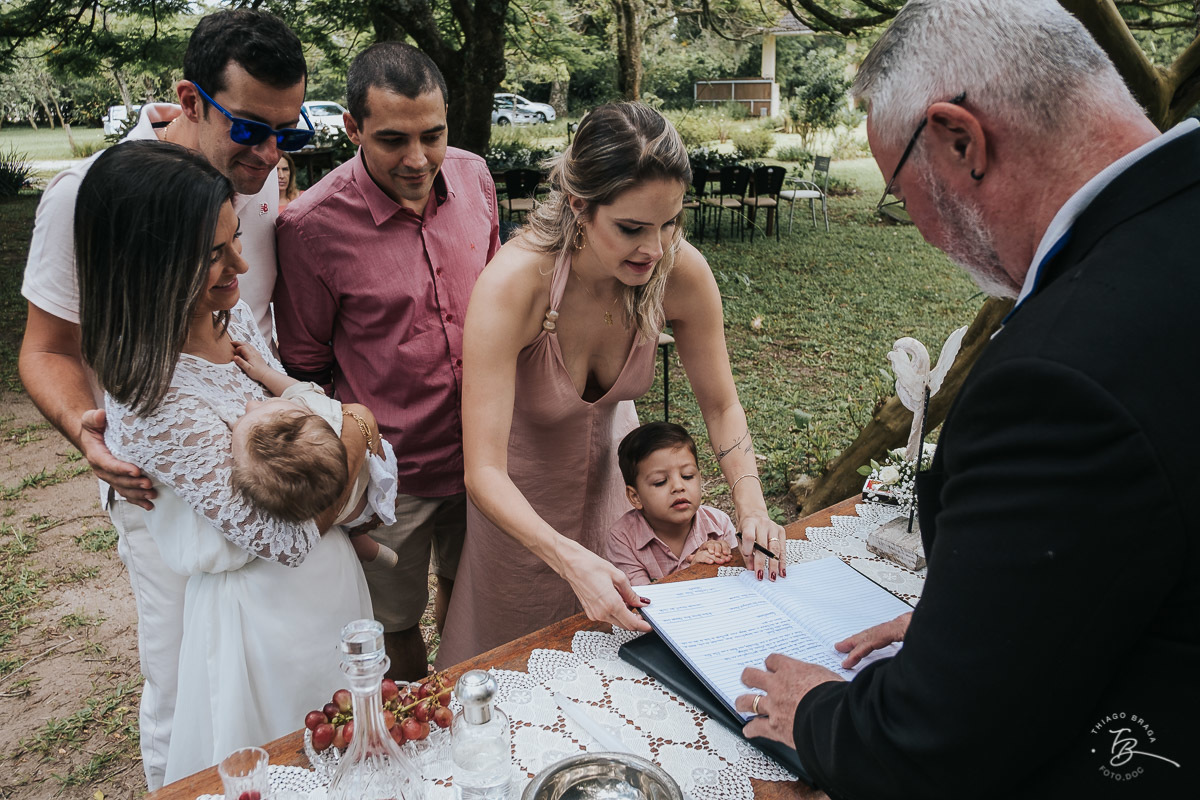 Fotografia Documental de Familia - Batizado ao ar livre, no espaço Pergale, em Ratones - Florianopolis/SC