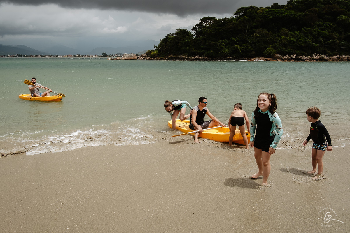 um sábado na ilha do papagaio. Fotografia de família. Thiago Braga Fotografia