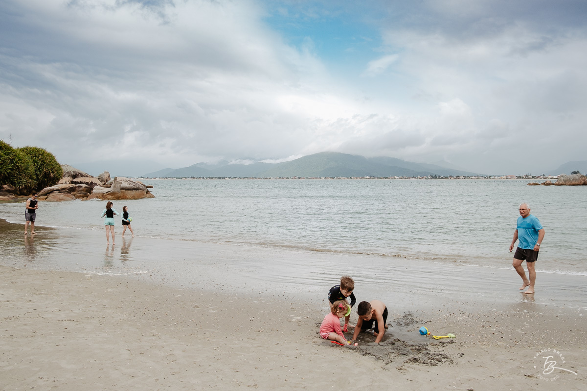 um sábado na ilha do papagaio. Fotografia de família. Thiago Braga Fotografia