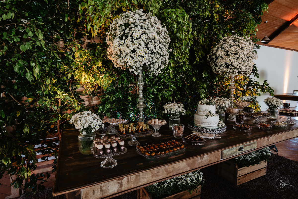 Fotografia de casamento ao ar livre no espaço Arte e Eventos, em Ratones, Florianópolis/SC. Thiago Braga Fotografia
