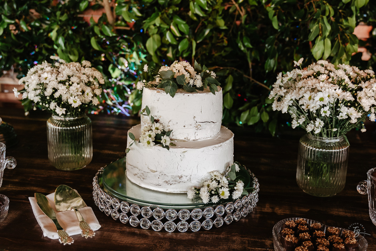 Fotografia de casamento ao ar livre no espaço Arte e Eventos, em Ratones, Florianópolis/SC. Thiago Braga Fotografia