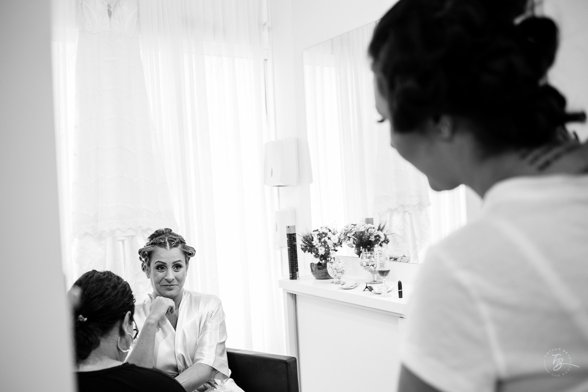 Fotografia de casamento. Making Of da noiva no salão da praia no Santinho. Florianópolis/SC. Thiago Braga Fotografia