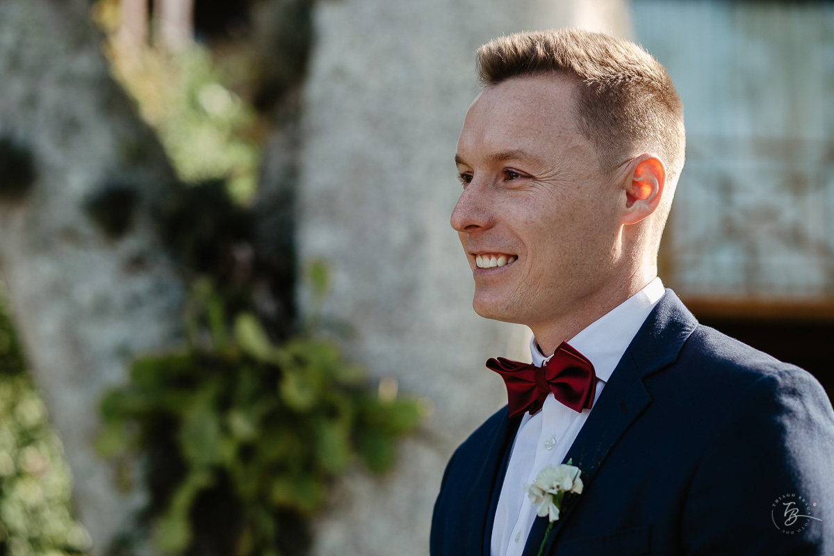 Fotografia de casamento ao ar livre no espaço Arte e Eventos, em Ratones, Florianópolis/SC. Thiago Braga Fotografia