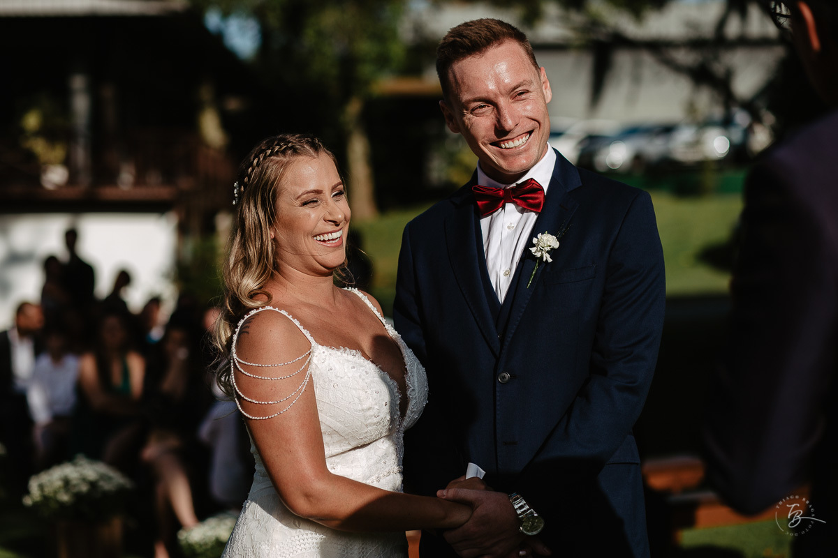 Fotografia de casamento ao ar livre no espaço Arte e Eventos, em Ratones, Florianópolis/SC. Thiago Braga Fotografia