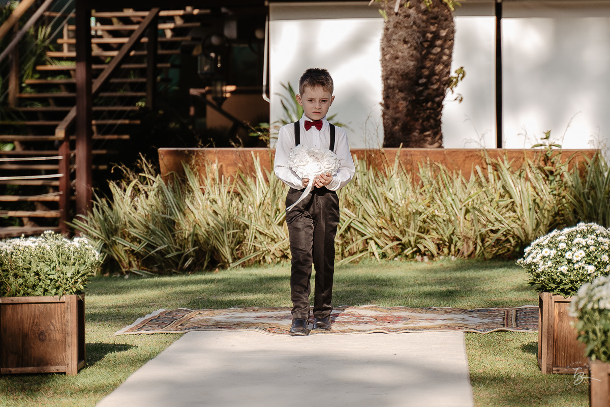 Fotografia de casamento ao ar livre no espaço Arte e Eventos, em Ratones, Florianópolis/SC. Thiago Braga Fotografia