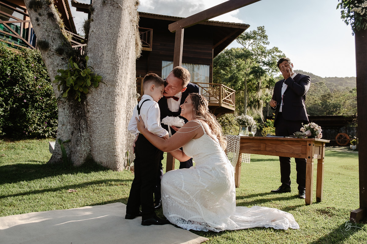 Fotografia de casamento ao ar livre no espaço Arte e Eventos, em Ratones, Florianópolis/SC. Thiago Braga Fotografia