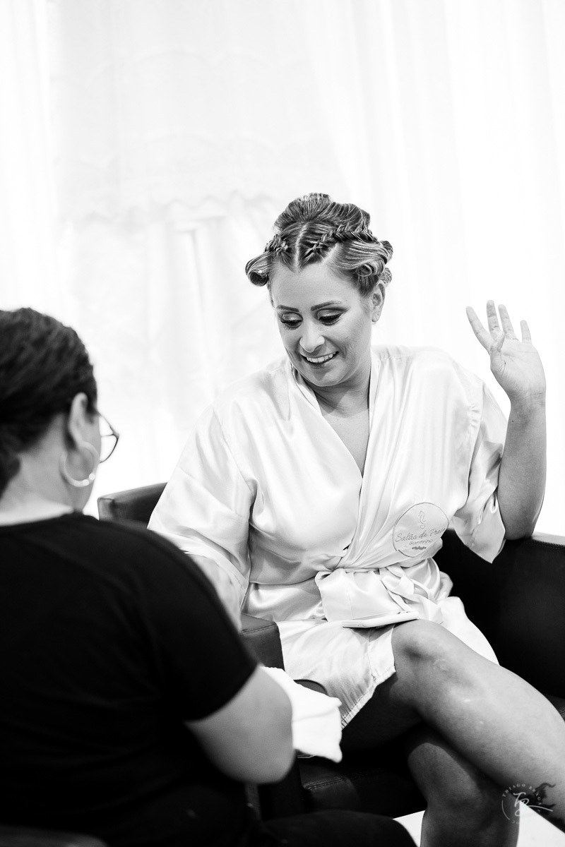 Fotografia de casamento. Making Of da noiva no salão da praia no Santinho. Florianópolis/SC. Thiago Braga Fotografia