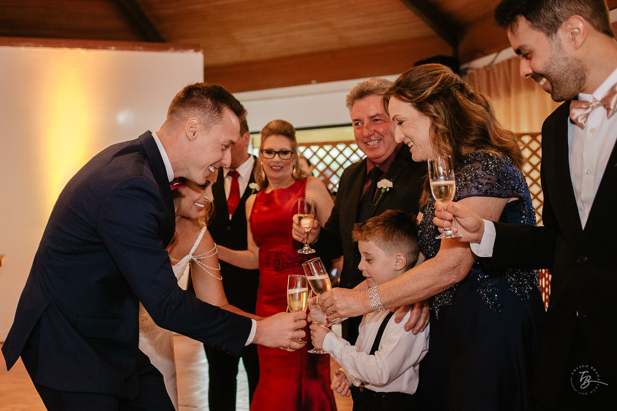 Fotografia de casamento ao ar livre no espaço Arte e Eventos, em Ratones, Florianópolis/SC. Thiago Braga Fotografia