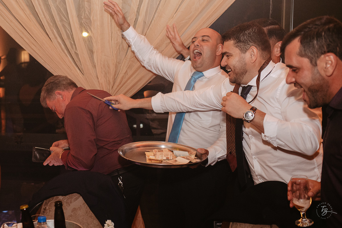 Fotografia de casamento ao ar livre no espaço Arte e Eventos, em Ratones, Florianópolis/SC. Thiago Braga Fotografia