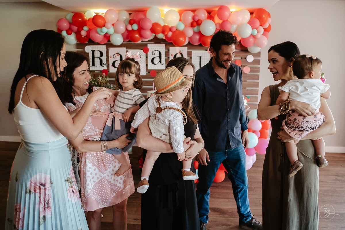 Fotografia documental de aniversário infantil, no rio Tavares/Campeche em Florianópolis/SC