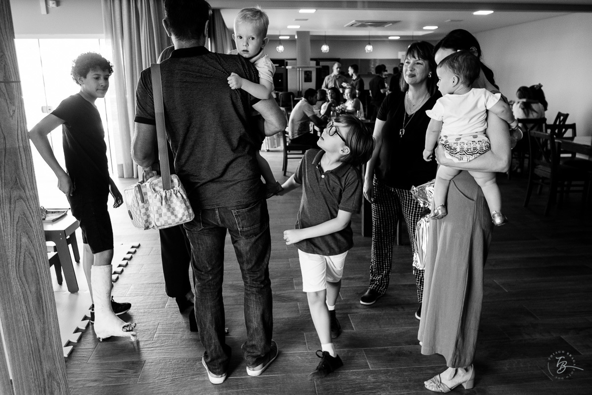 Fotografia documental de aniversário infantil, no rio Tavares/Campeche em Florianópolis/SC