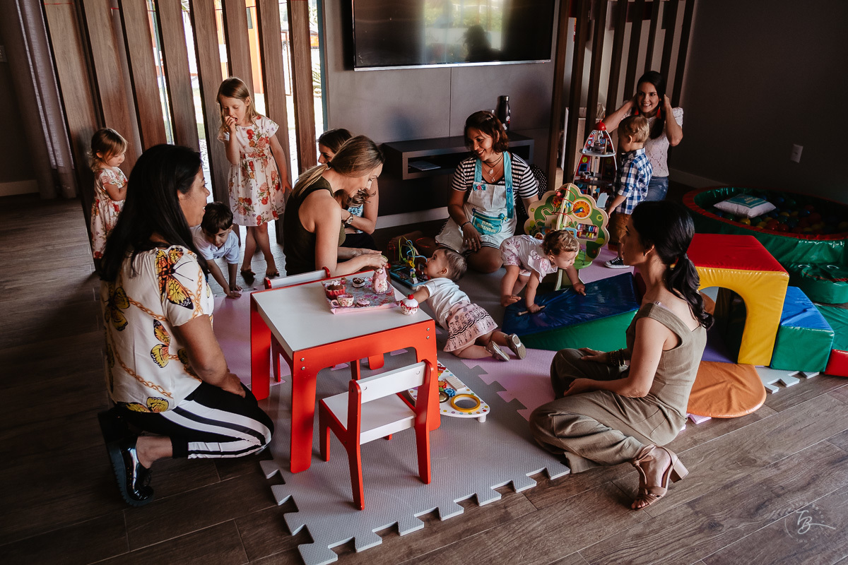 Fotografia documental de aniversário infantil, no rio Tavares/Campeche em Florianópolis/SC