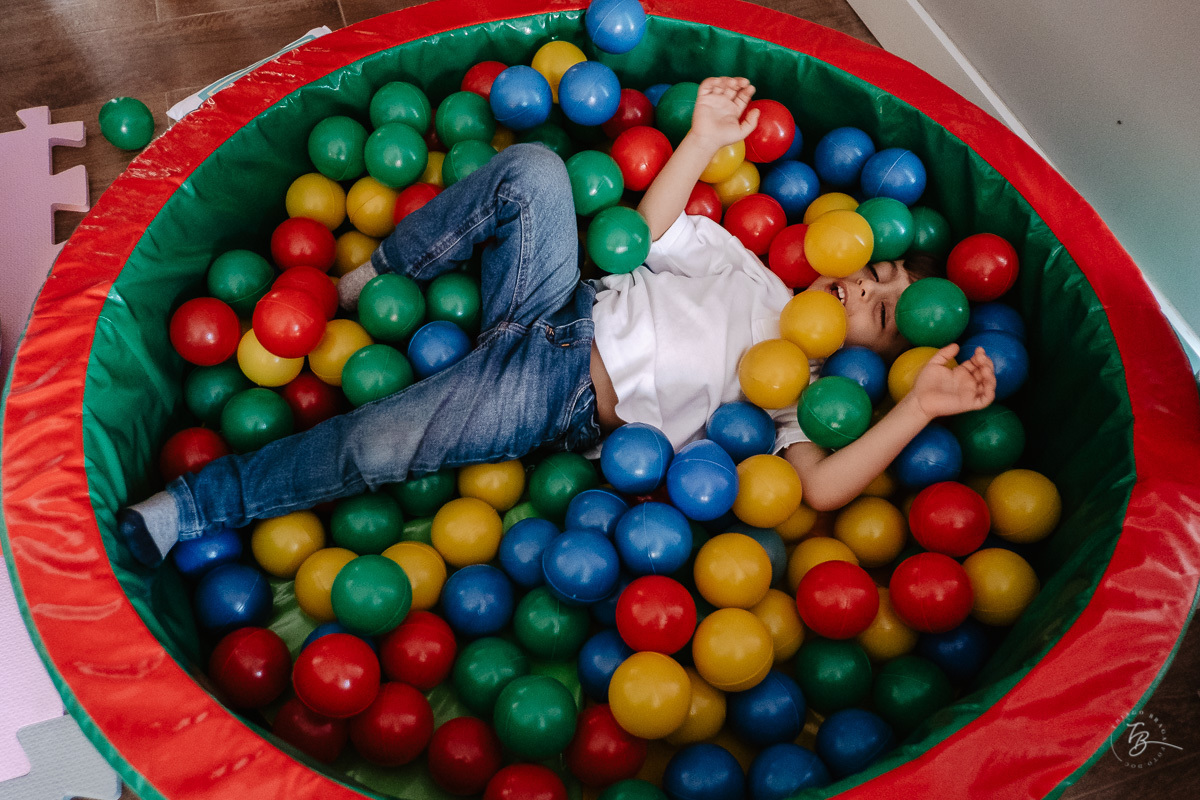 Fotografia documental de aniversário infantil, no rio Tavares/Campeche em Florianópolis/SC