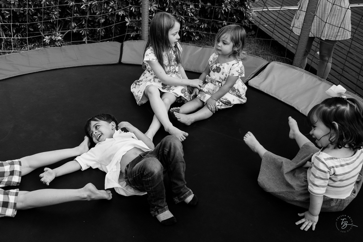 Fotografia documental de aniversário infantil, no rio Tavares/Campeche em Florianópolis/SC