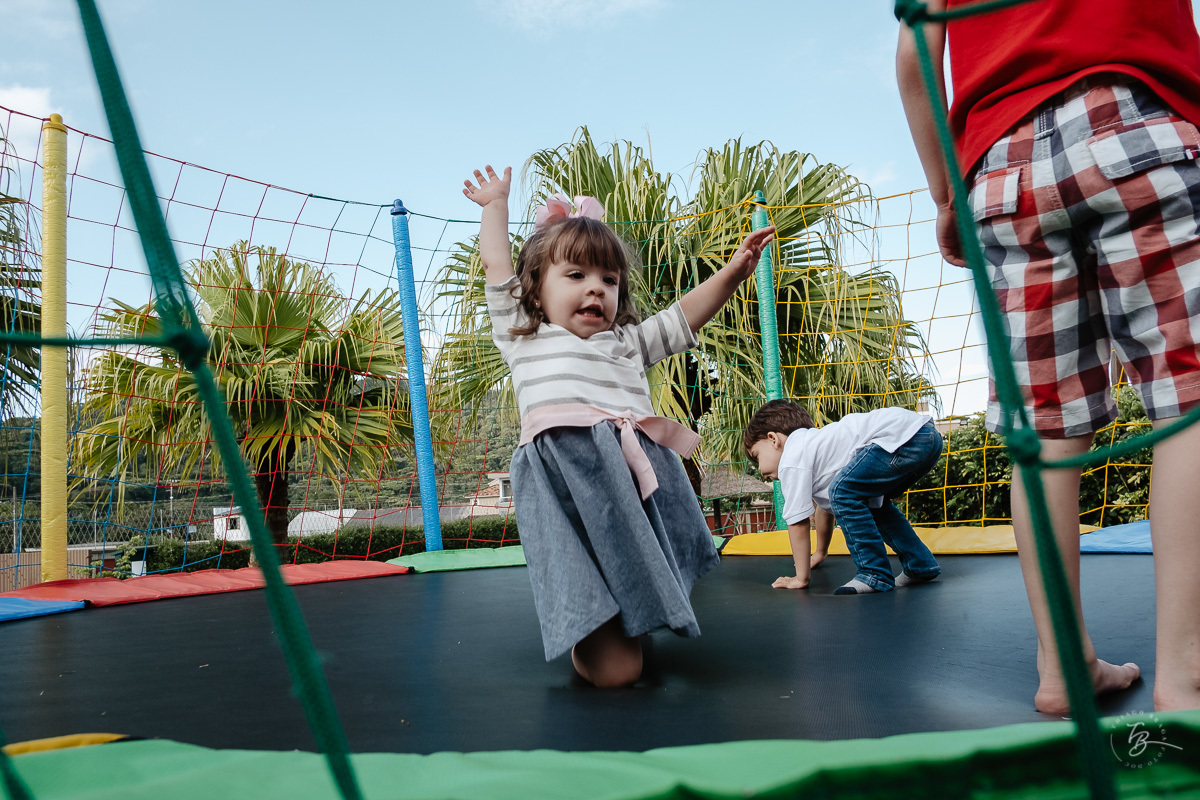 Fotografia documental de aniversário infantil, no rio Tavares/Campeche em Florianópolis/SC