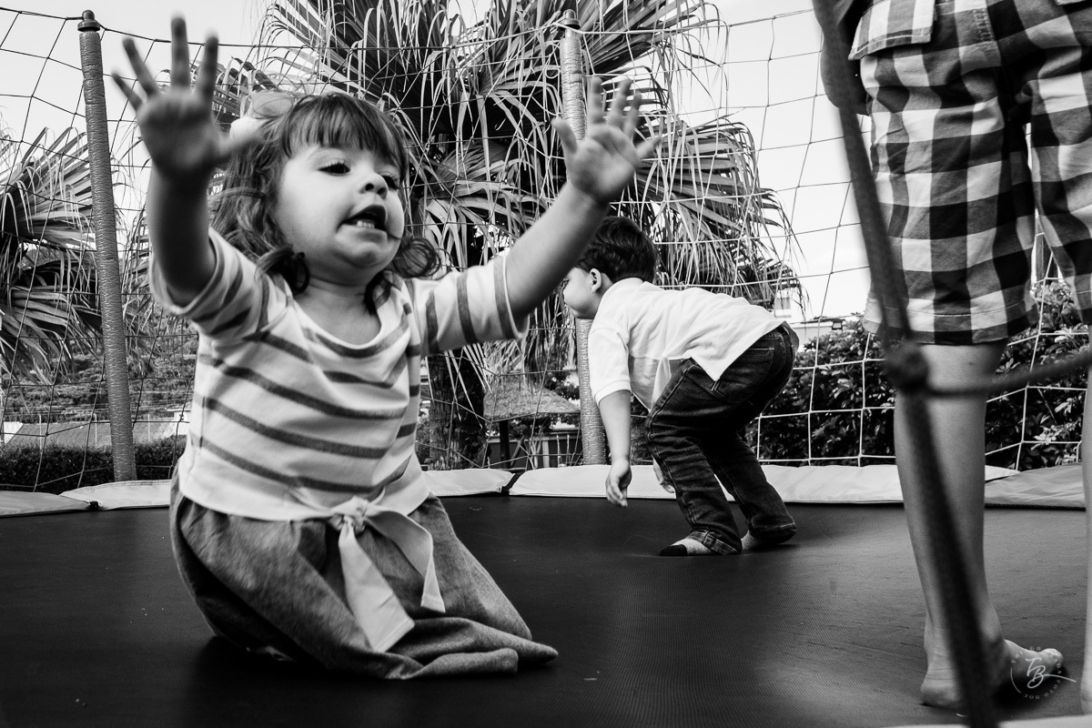 Fotografia documental de aniversário infantil, no rio Tavares/Campeche em Florianópolis/SC