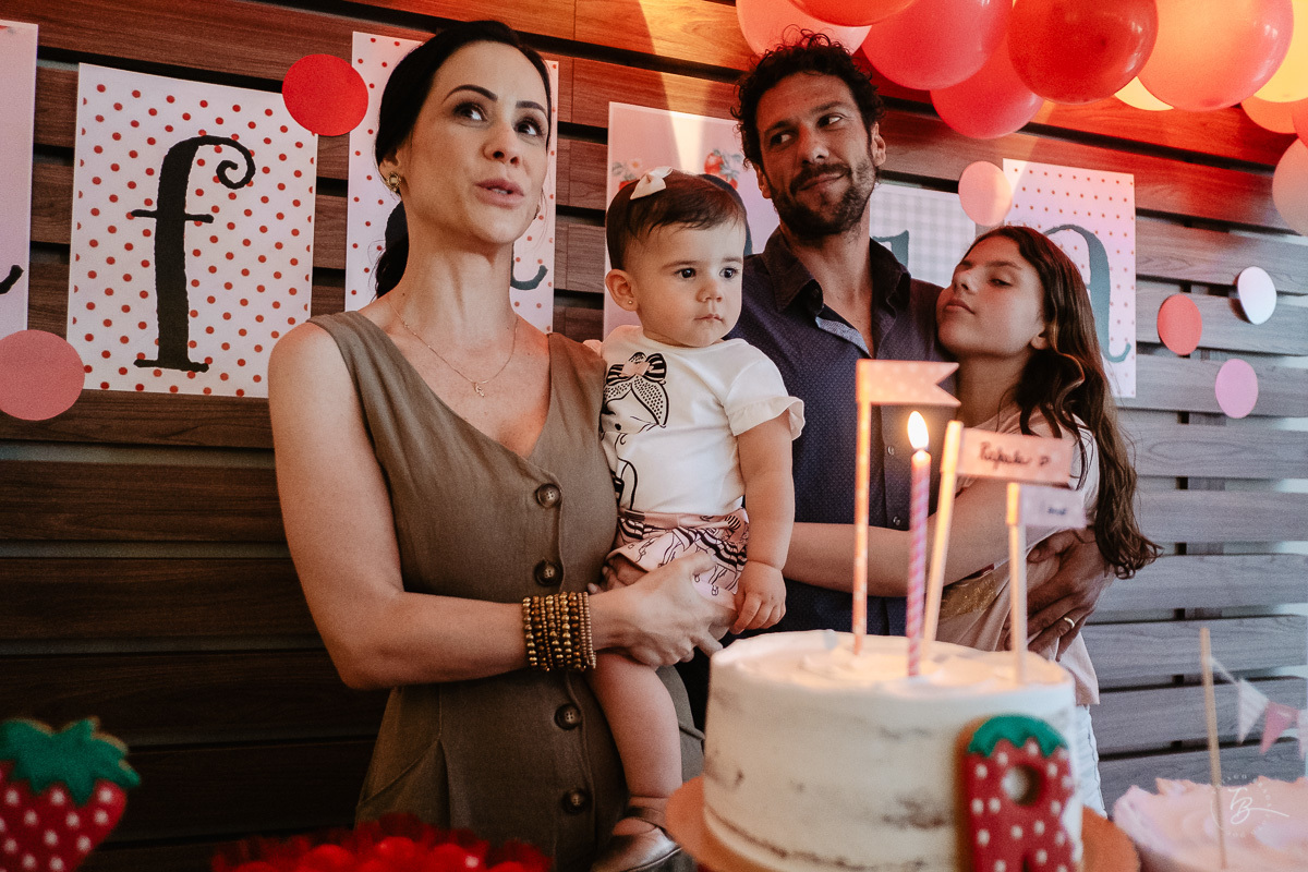 Fotografia documental de aniversário infantil, no rio Tavares/Campeche em Florianópolis/SC
