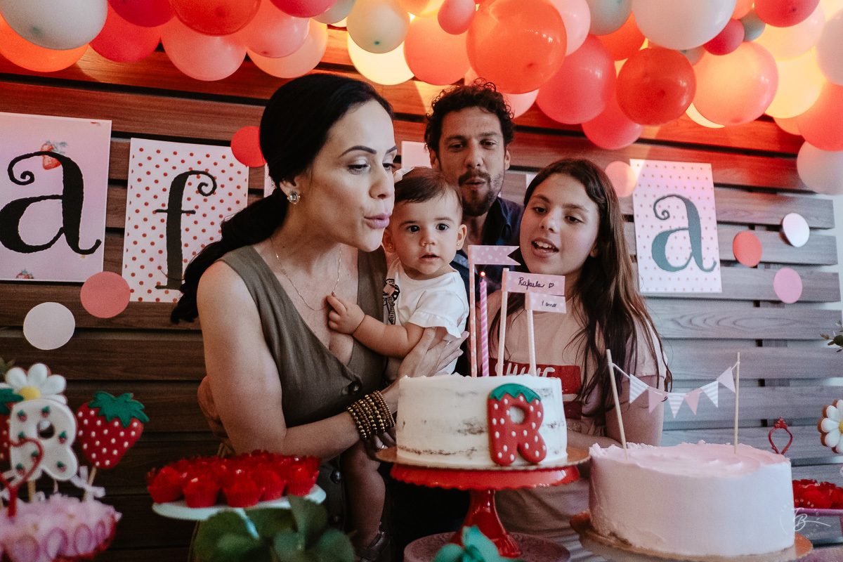 Fotografia documental de aniversário infantil, no rio Tavares/Campeche em Florianópolis/SC