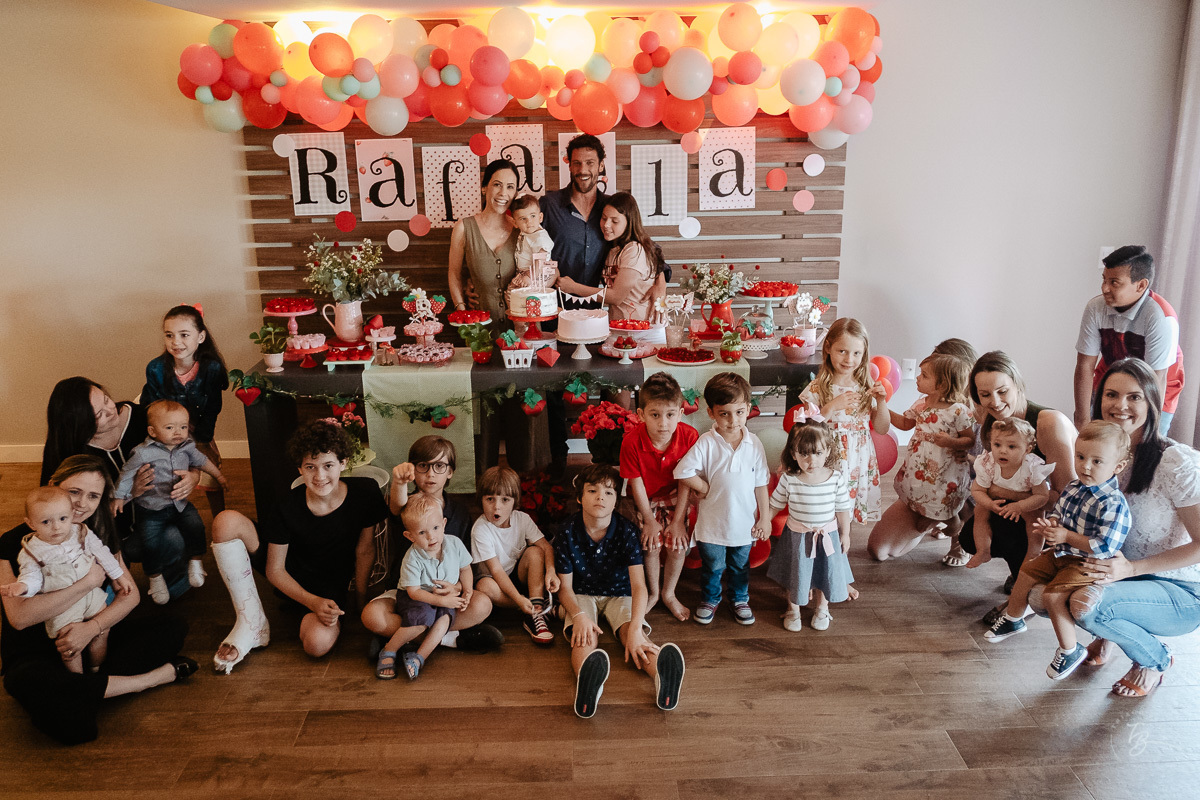 Fotografia documental de aniversário infantil, no rio Tavares/Campeche em Florianópolis/SC