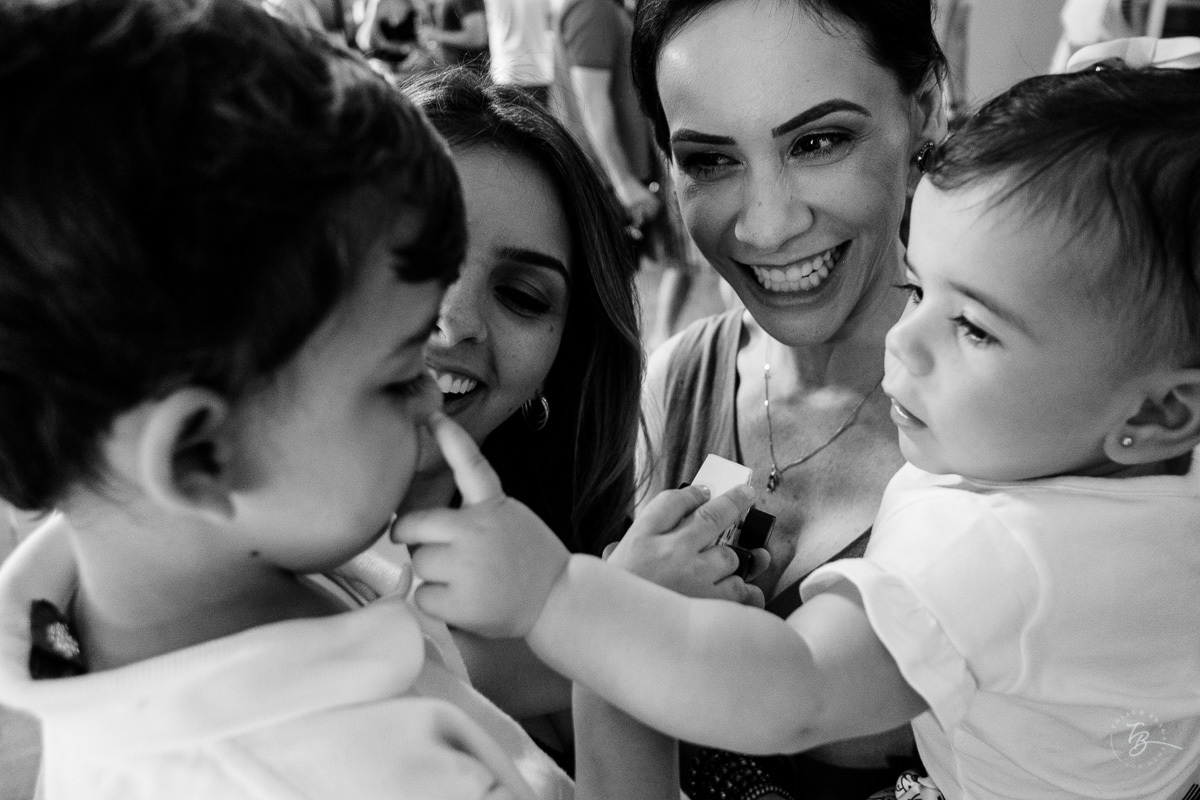 Fotografia documental de aniversário infantil, no rio Tavares/Campeche em Florianópolis/SC