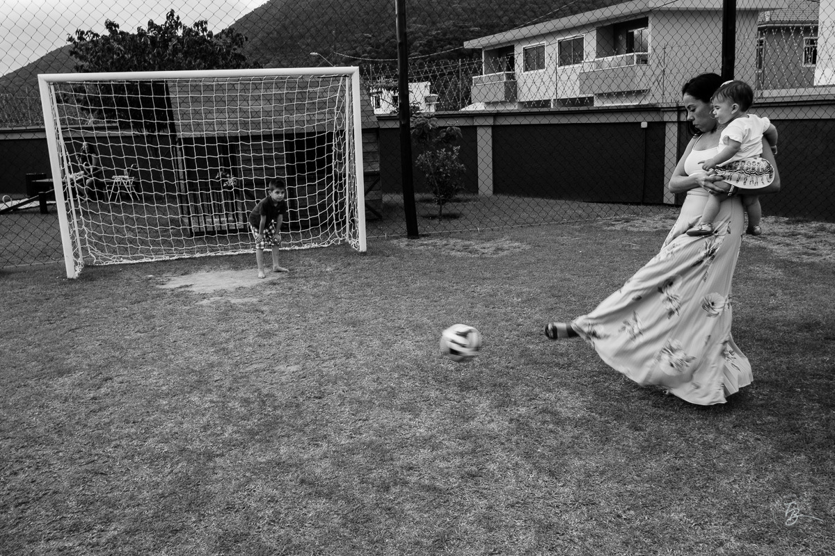 Fotografia documental de aniversário infantil, no rio Tavares/Campeche em Florianópolis/SC