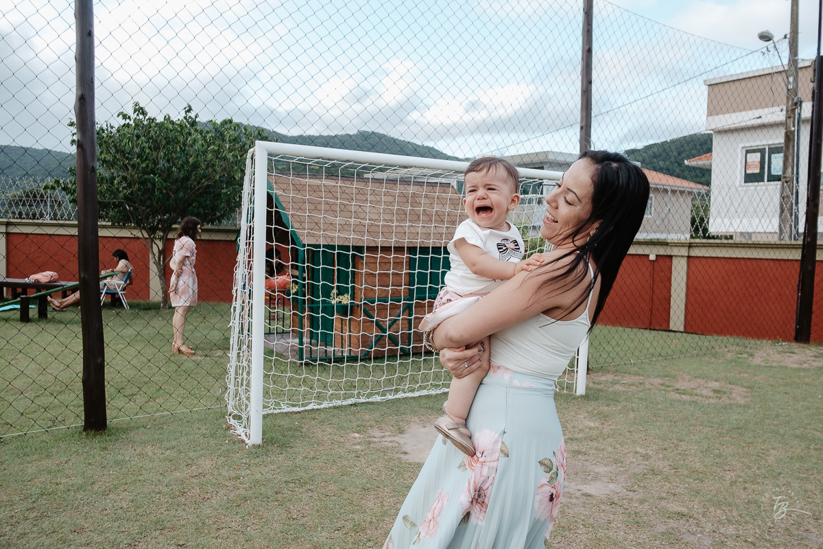 Fotografia documental de aniversário infantil, no rio Tavares/Campeche em Florianópolis/SC