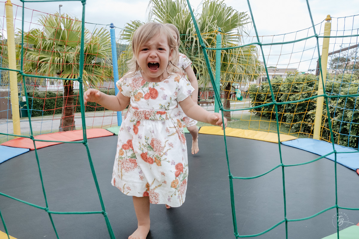 Fotografia documental de aniversário infantil, no rio Tavares/Campeche em Florianópolis/SC