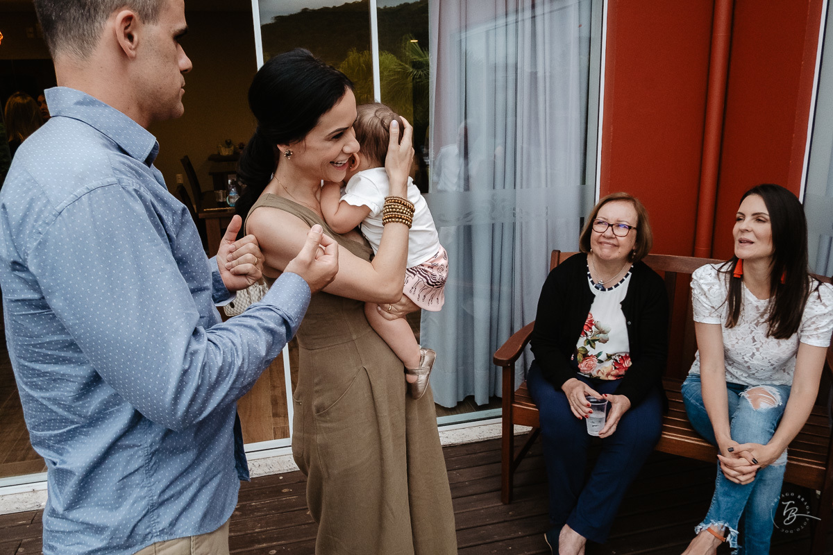 Fotografia documental de aniversário infantil, no rio Tavares/Campeche em Florianópolis/SC