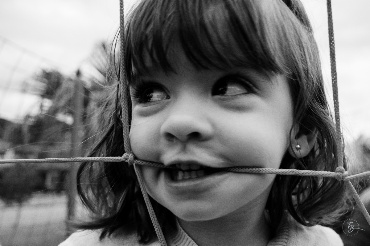 Fotografia documental de aniversário infantil, no rio Tavares/Campeche em Florianópolis/SC