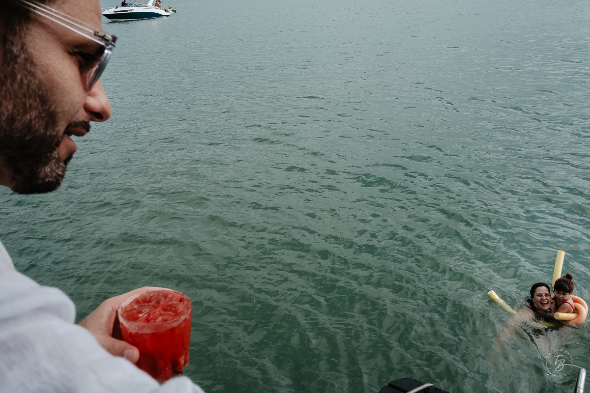 Festa de casamento, no barco Scuna Sul, em Florianópolis. Valéria e Carmelo, Florianópolis-SC.