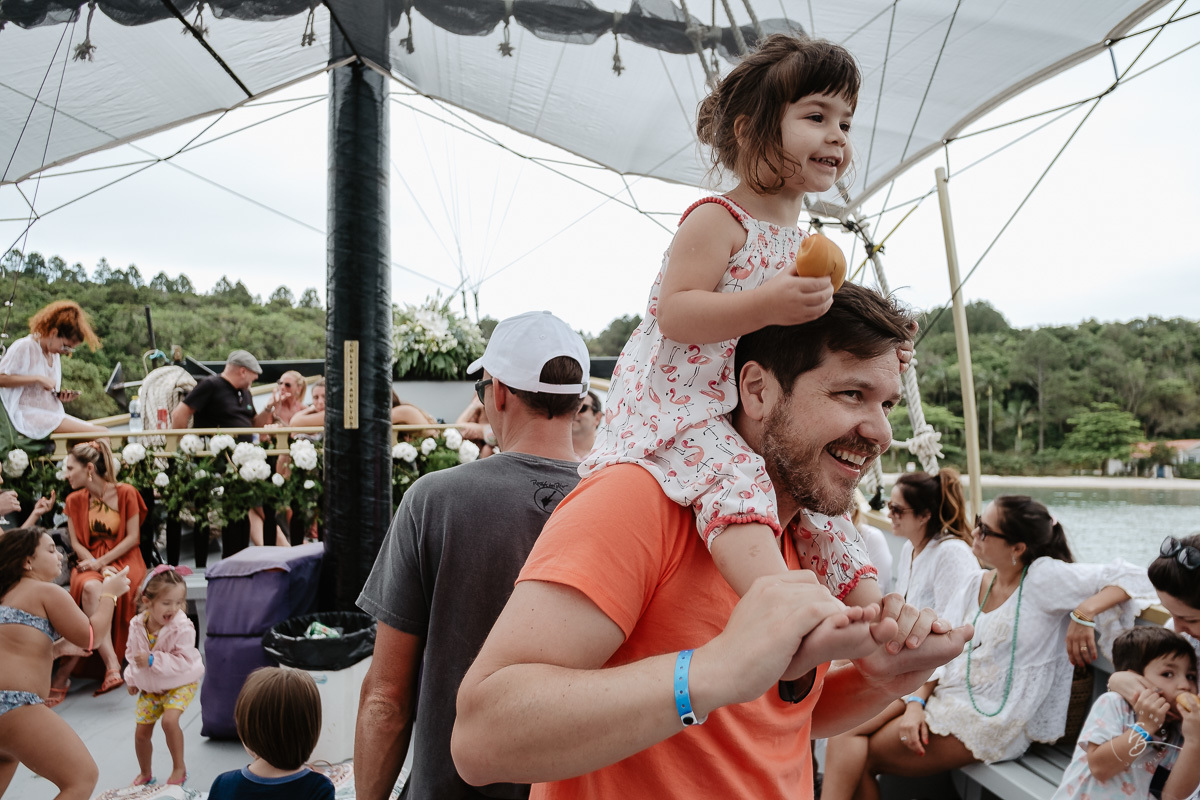Festa de casamento, no barco Scuna Sul, em Florianópolis. Valéria e Carmelo, Florianópolis-SC.