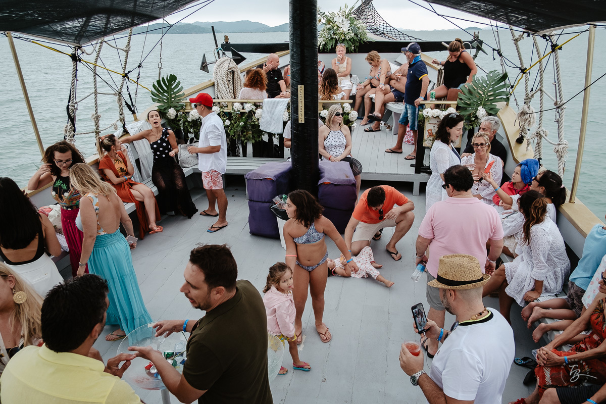 Festa de casamento, no barco Scuna Sul, em Florianópolis. Valéria e Carmelo, Florianópolis-SC.