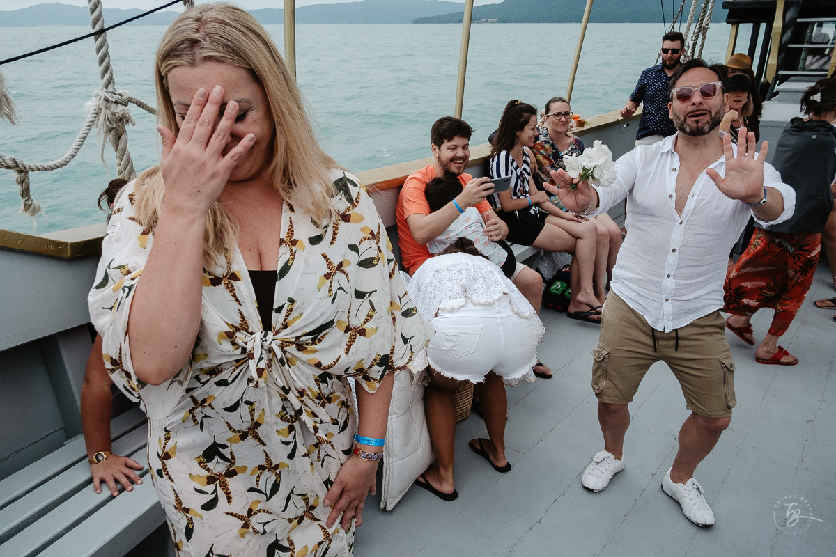 Festa de casamento, no barco Scuna Sul, em Florianópolis. Valéria e Carmelo, Florianópolis-SC.