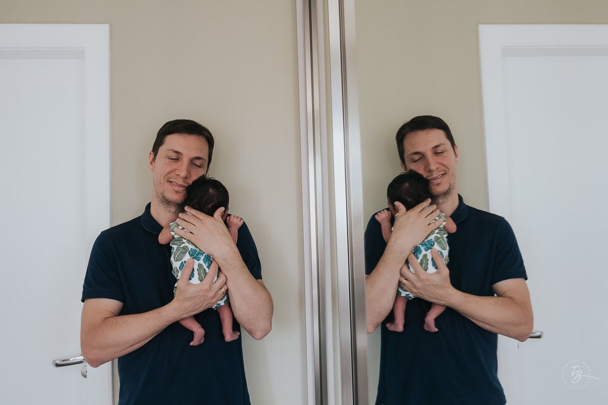 Ensaio newborn lifestyle, primeiros dias da Khloe. Fotografia de família em Florianópolis-SC.