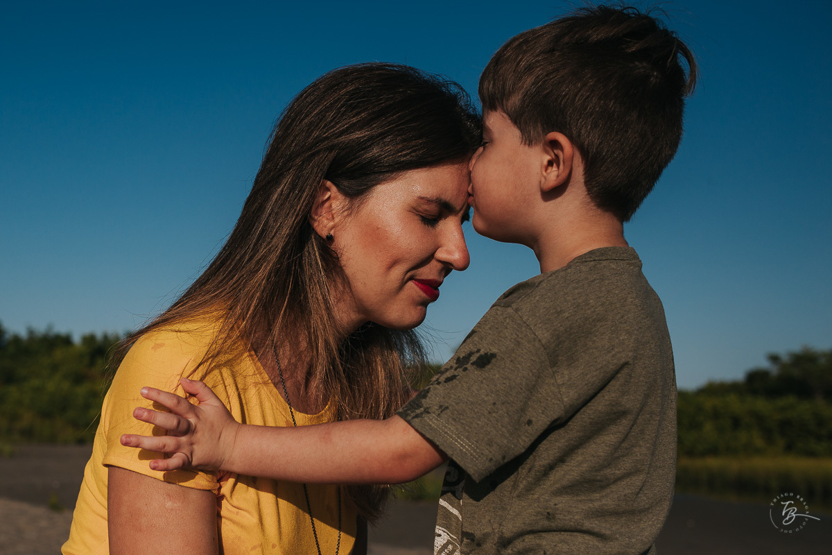 Ensaio lifestyle, fotografia da família Torrens, na praia da Daniela em Florianópolis-SC. Thiago Braga Fotografia 